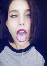 Девушки с открытыми ртами