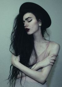 Бледные девушки