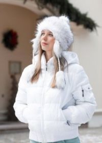 Девушка в пуховике