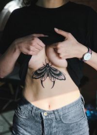 Тату мотылек
