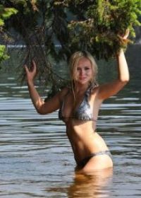 Голые девочки на речке