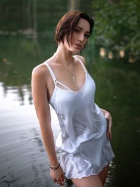 Сиськи в мокрой одежде