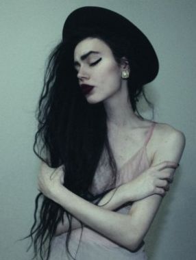 Бледные девушки