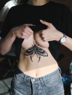 Тату мотылек