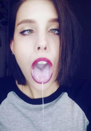 Девушки с открытыми ртами