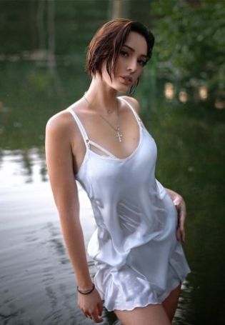 Сиськи в мокрой одежде