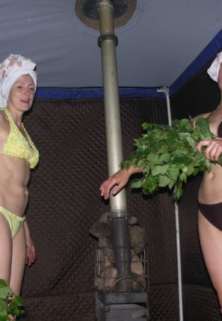 Зрелые дамы на даче