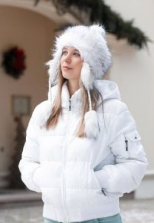 Девушка в пуховике