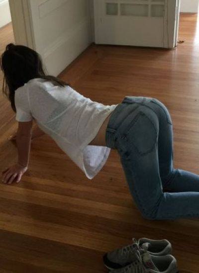 Стоит раком в брюках