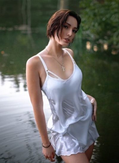 Сиськи в мокрой одежде