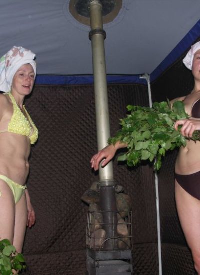 Зрелые дамы на даче
