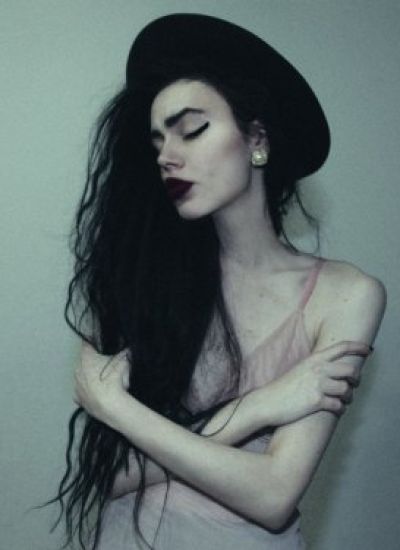 Бледные девушки