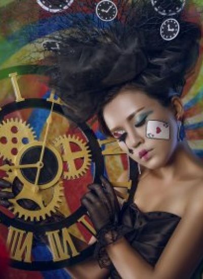 Женщина с часами