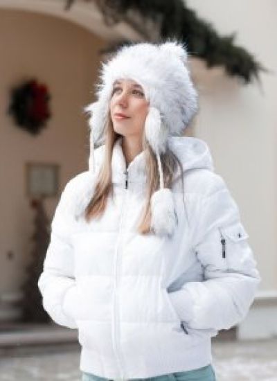 Девушка в пуховике