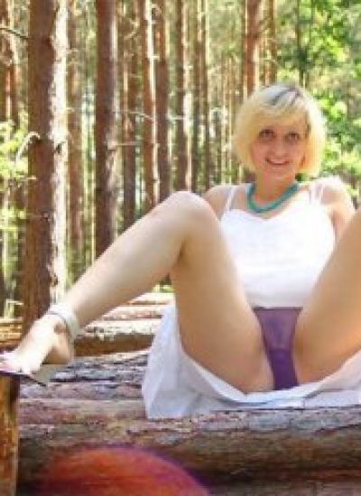 Женщины на природе без трусиков