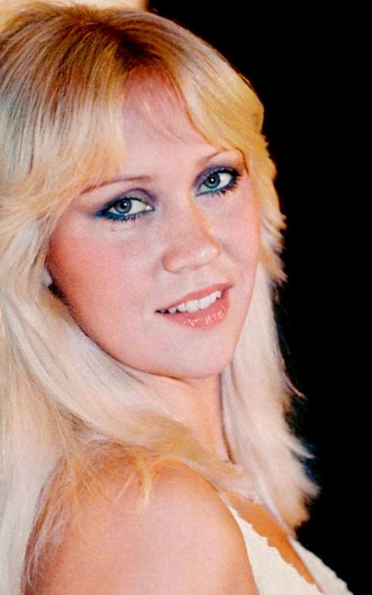 Певица из Аббы Агнета