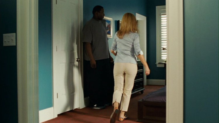 Сандра Буллок попа в фильме