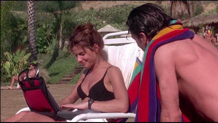 Сандра буллок в купальнике в фильме