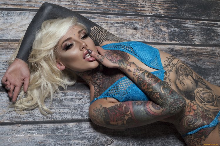Тату-модель Lauren Brock ,