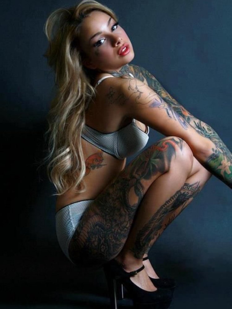 Красотки с тату