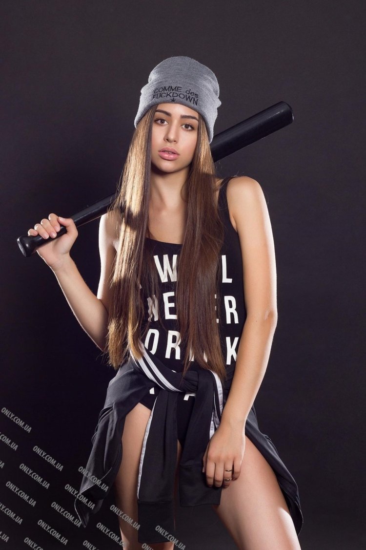 Фотосессия с битой для девушек