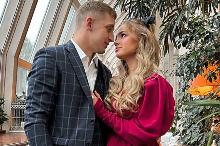 Валя карнавал и блогер Саша Стоун