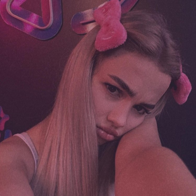 Валентина Карнаухова (Валя карнавал)