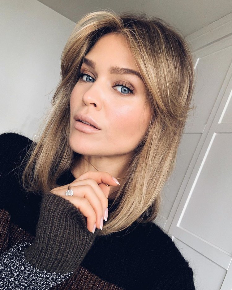 Шатуш на русые короткие волосы с челкой