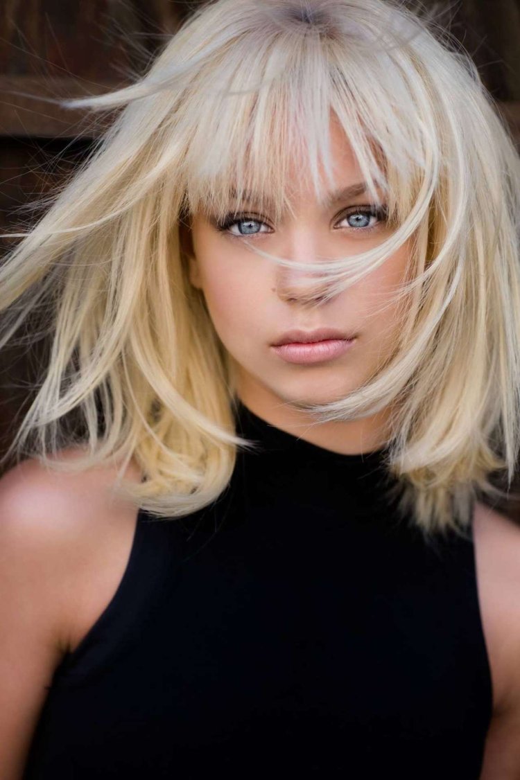 Каре Блант Боб 2020 блонд