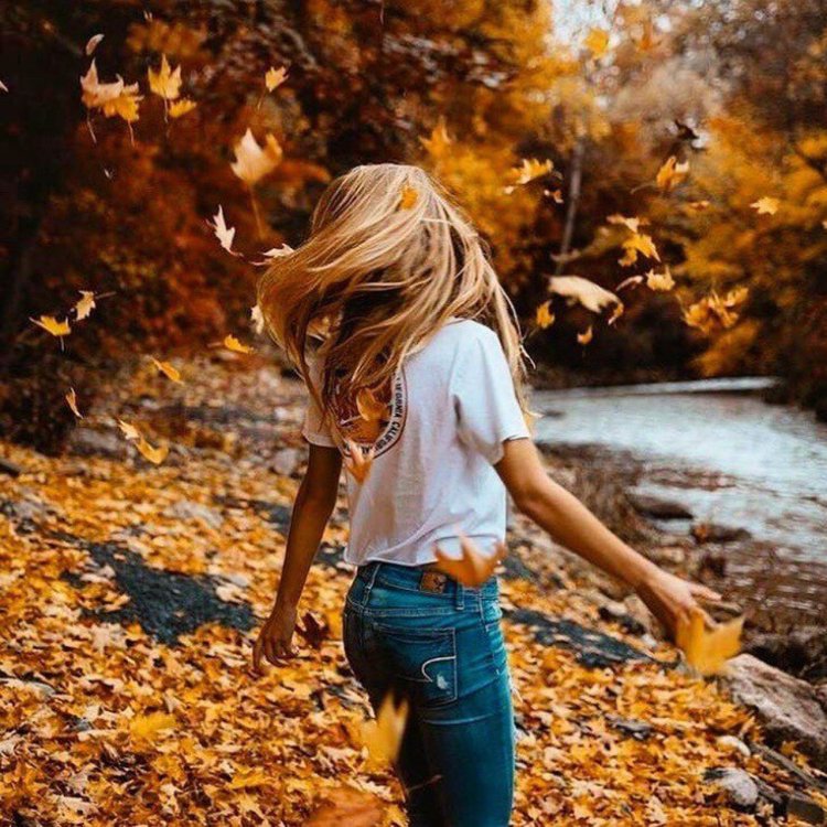 Осень девушка со спины
