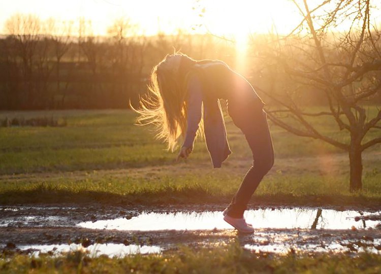 Осень девушка задом