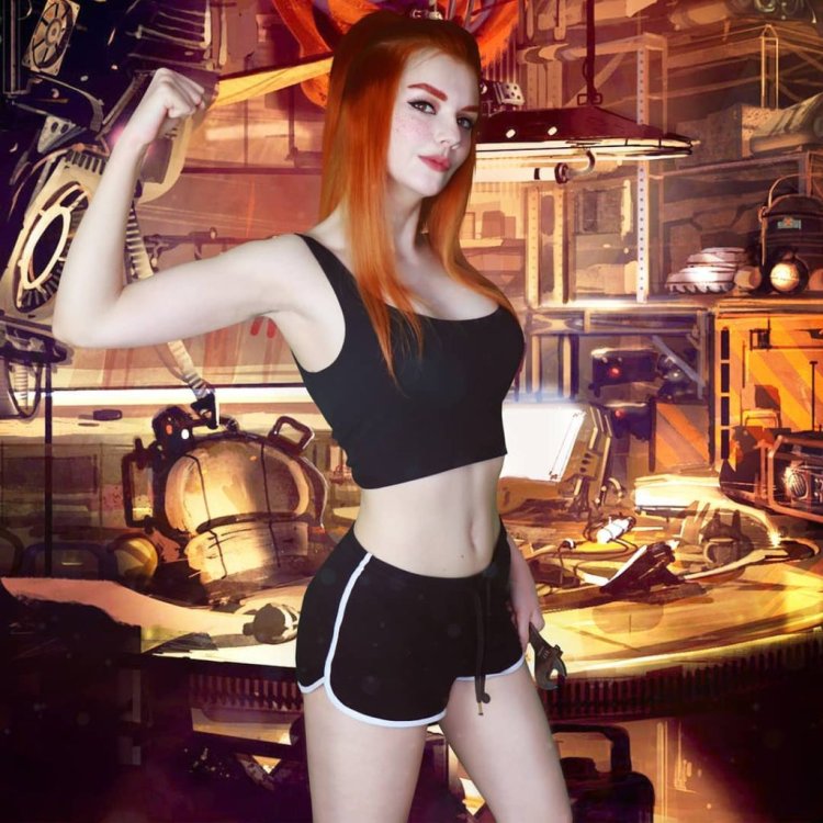 Блондинка с айфоном