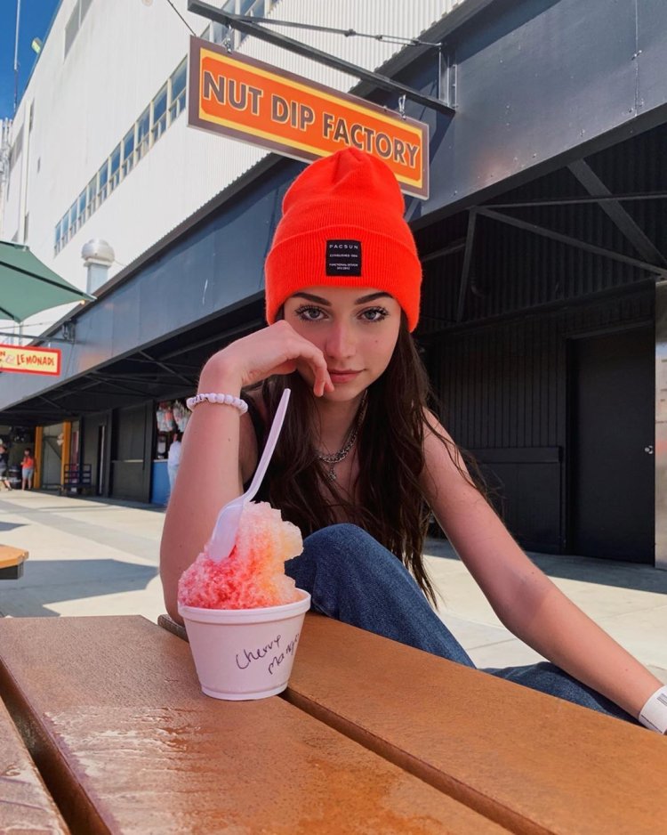 Кейтлин Элизабет тик