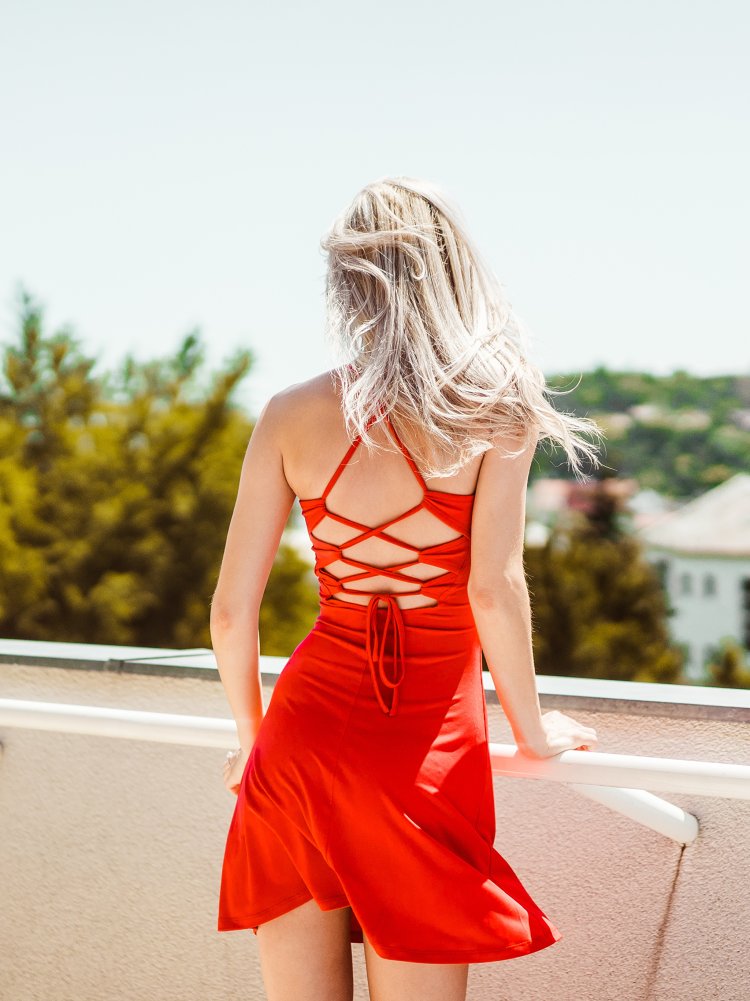 Красивые блондинки в Красном платье