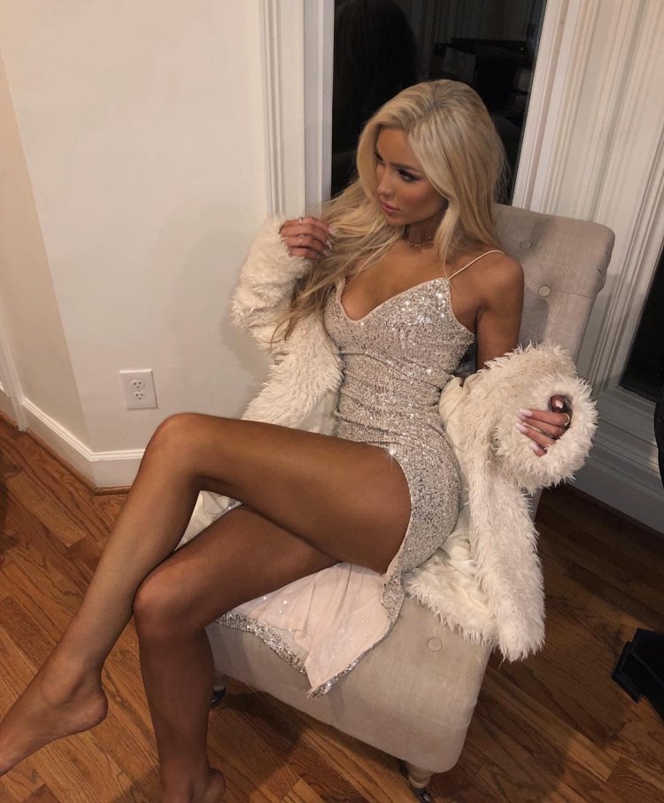Katerina Rozmajzl в платье