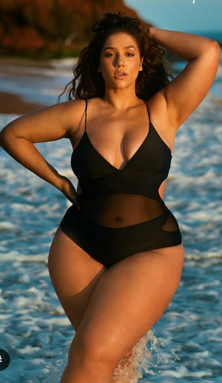 Эрика лаурен модель плюс сайз бикини