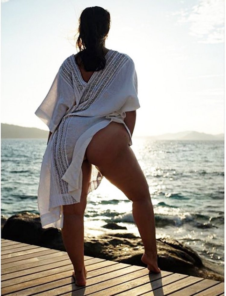 Эшли Грэхем сзади