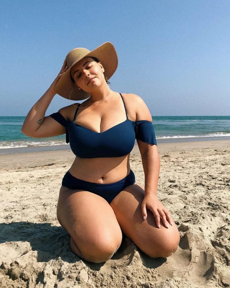 Анна Крылова Plus Size в купальнике