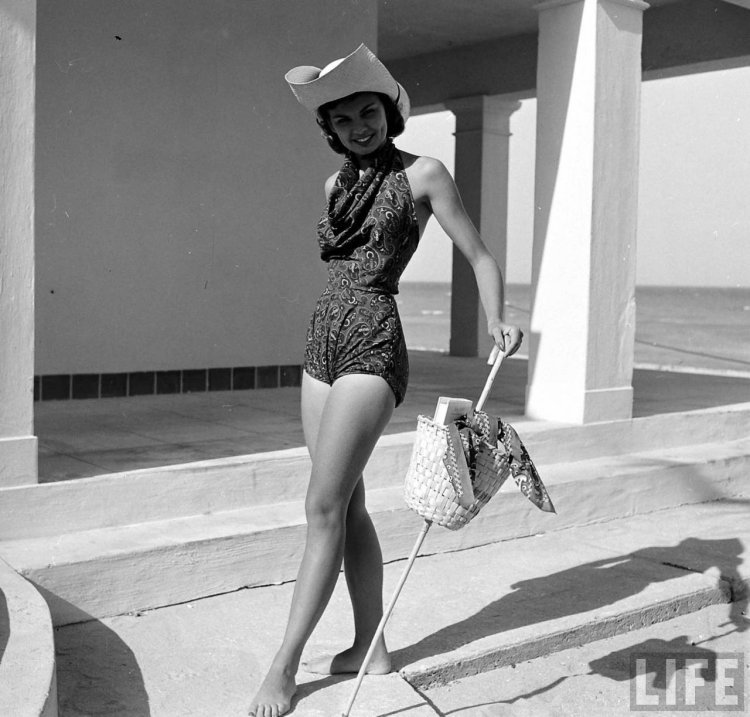 Пин ап картины Джил Элвгрен бикини