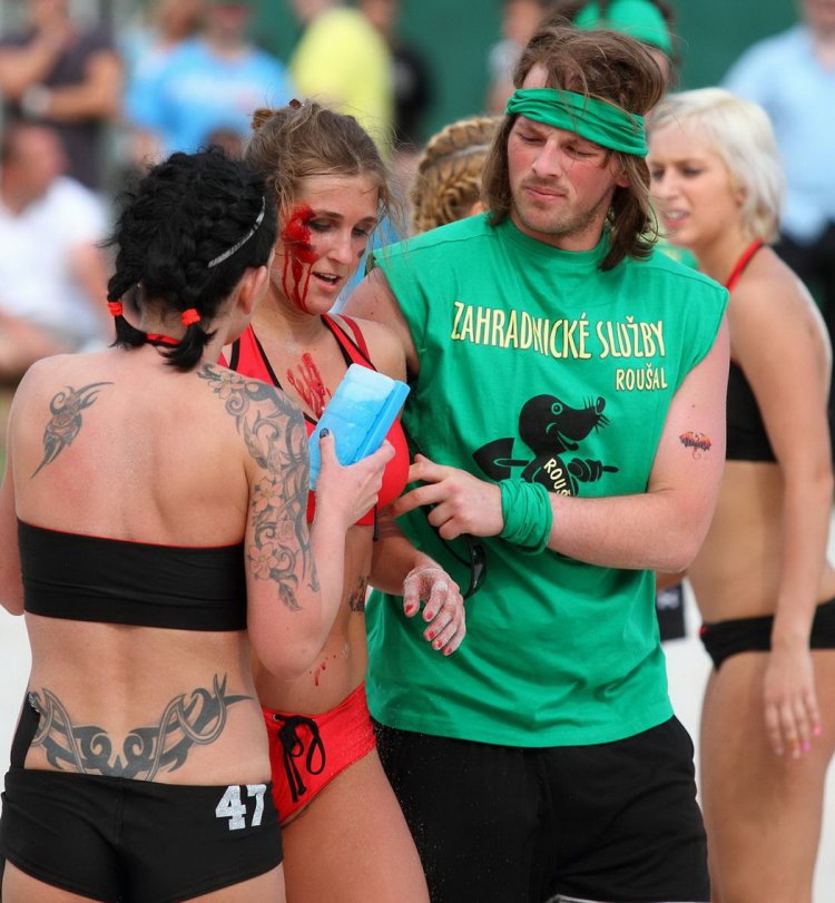 Пляжный регби девушки