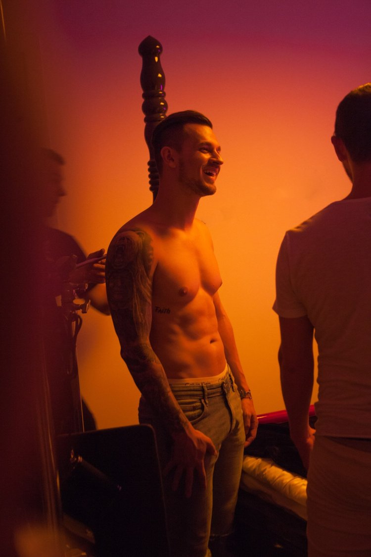 Миша Марвин голый