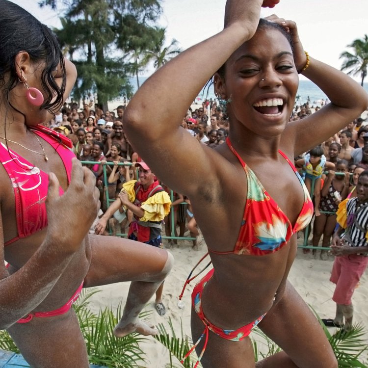 Майра Муноз в бикини