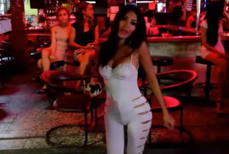 Тайланд ледибой на Волкин стрит