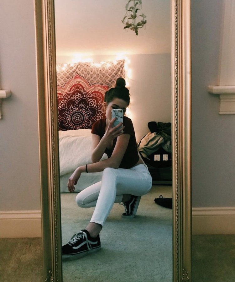 Позы для фотосессии в зеркале