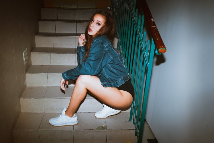 Девушка в подъезде фотосессия