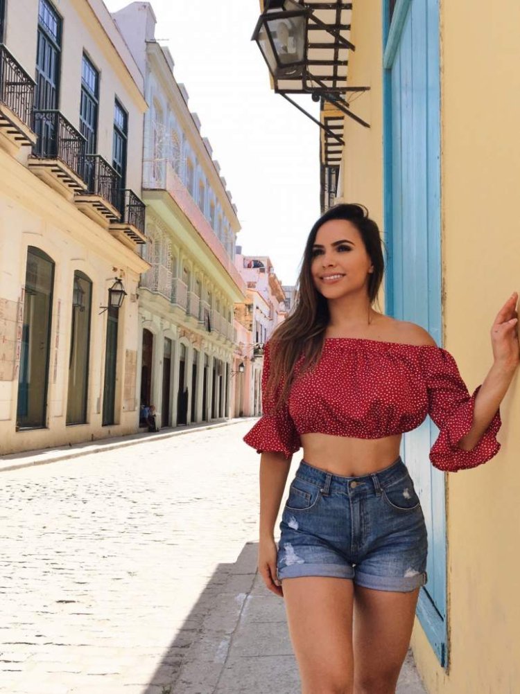 Кирби Гриффин Sports illustrated Swimsuit collection