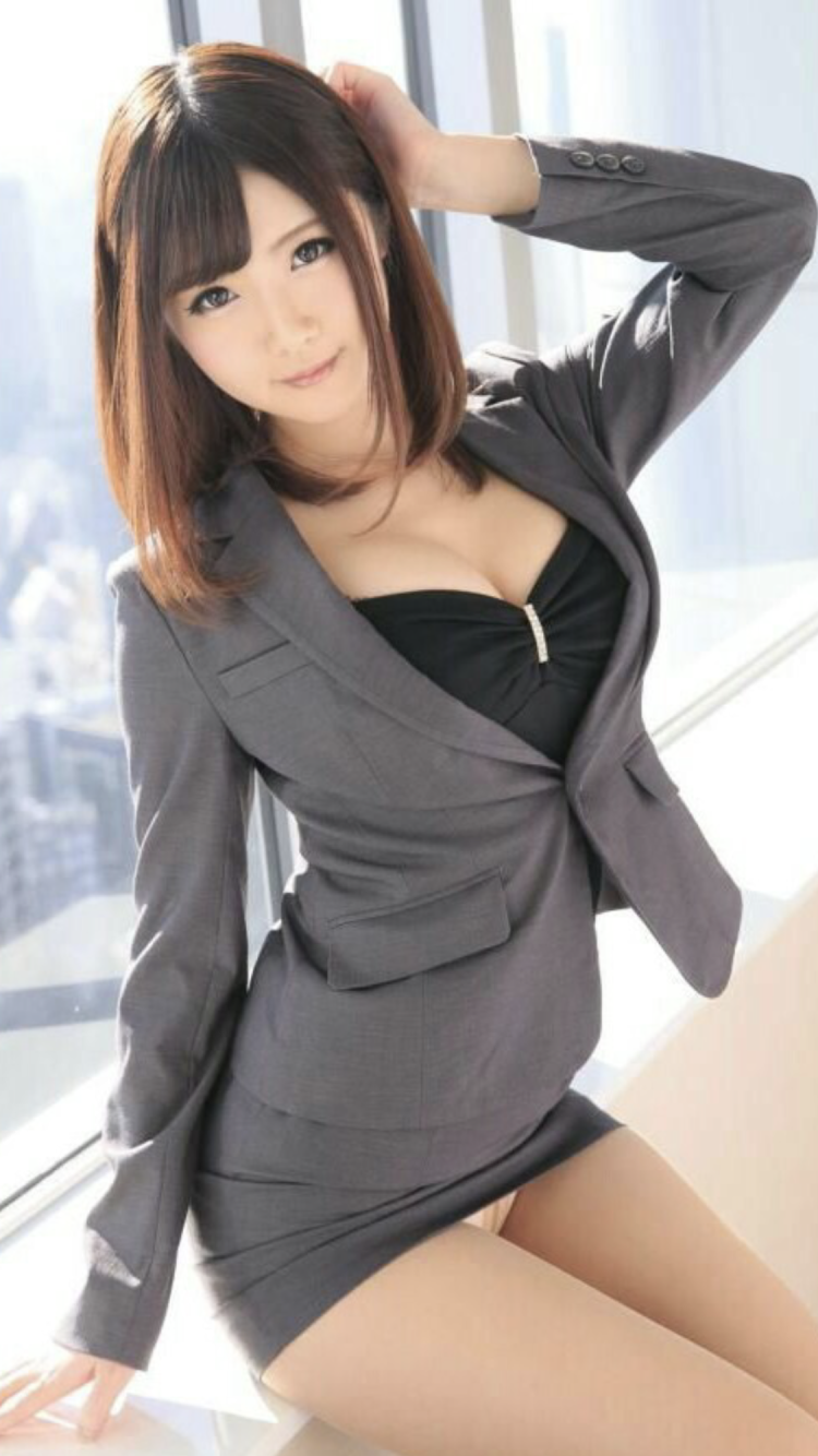 Корейские платья с открытой грудью