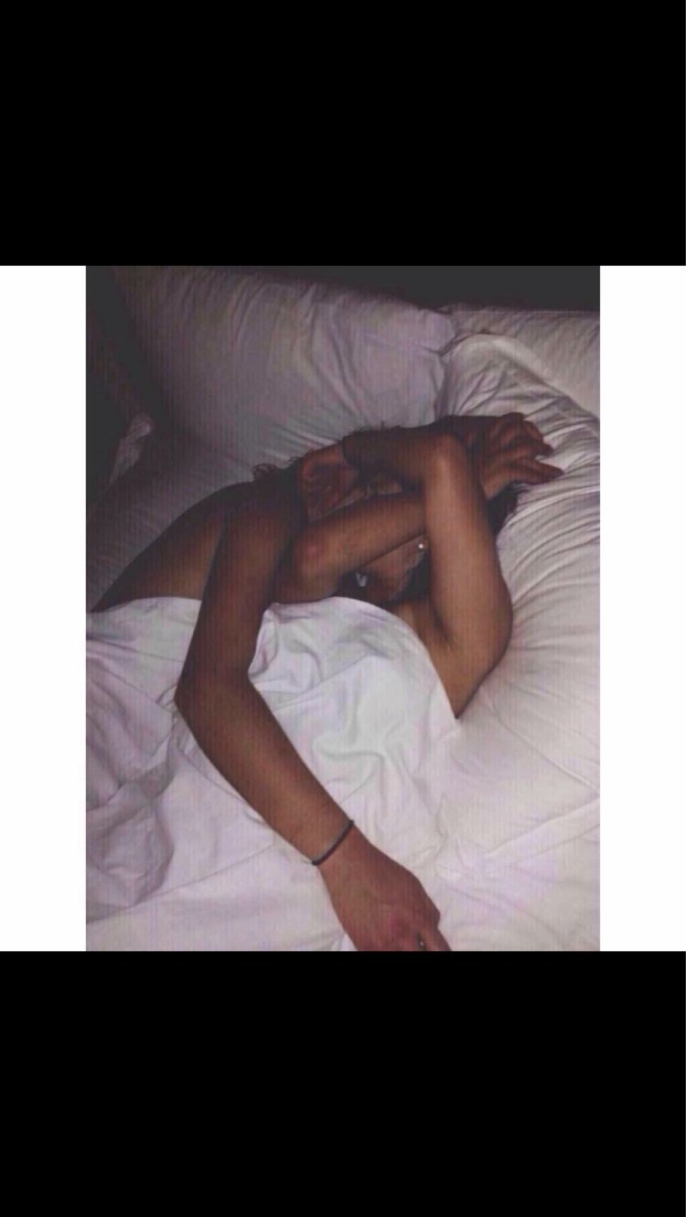 Селфи пары в постели