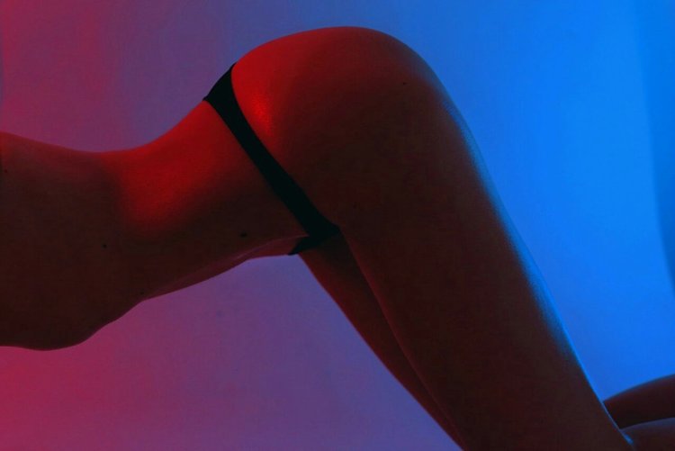 Голые попы 11 лет в темноте