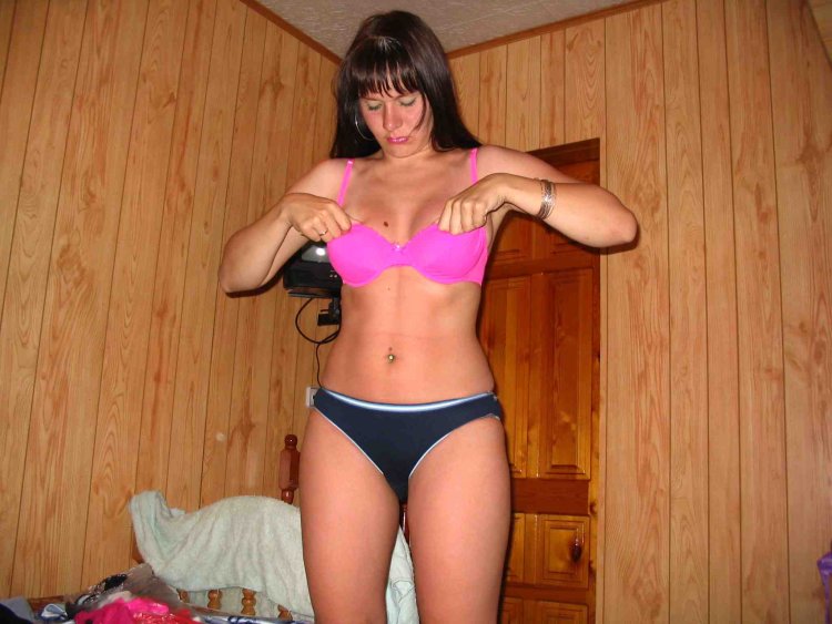 Русские женщины дома в трусах